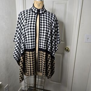 Chic Houndstooth Kasper white black‎ tan cape poncho womens sweater knit